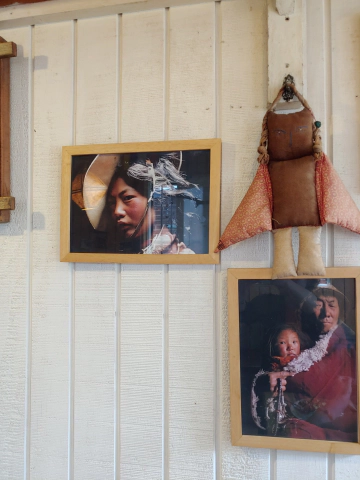 경복궁역-1번-출구-인왕산-자락길에서-만난&amp;#44;-&amp;#39;사직동&amp;#44;-그-가게&amp;#39;-너무-이쁜-모델의-티베트-소녀 