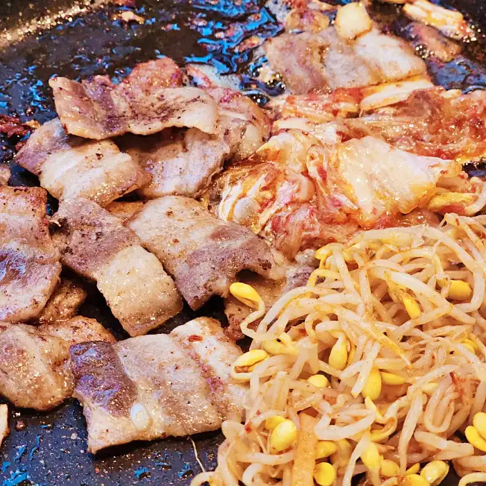 생방송 투데이 인천 연수구 옥련동 막 퍼주는 주인장 5,900원 대패삼겹살 맛집