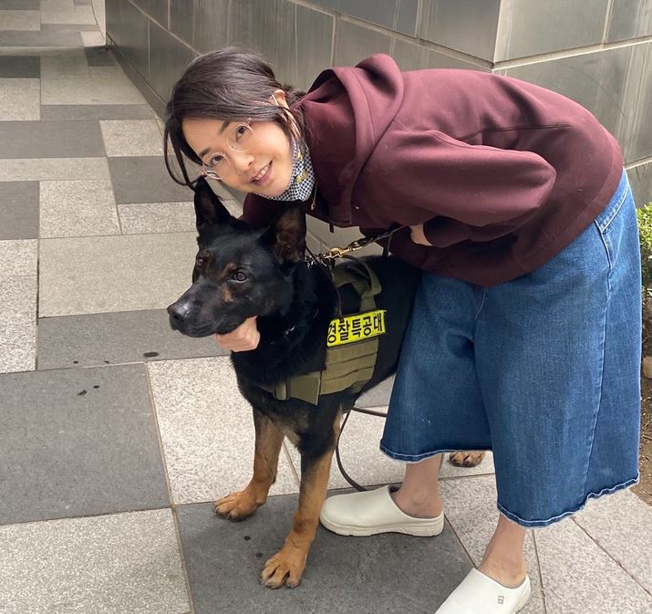 김건희 슬리퍼 착용샷