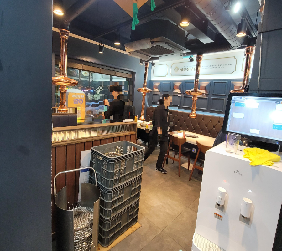 1층 안쪽 테이블