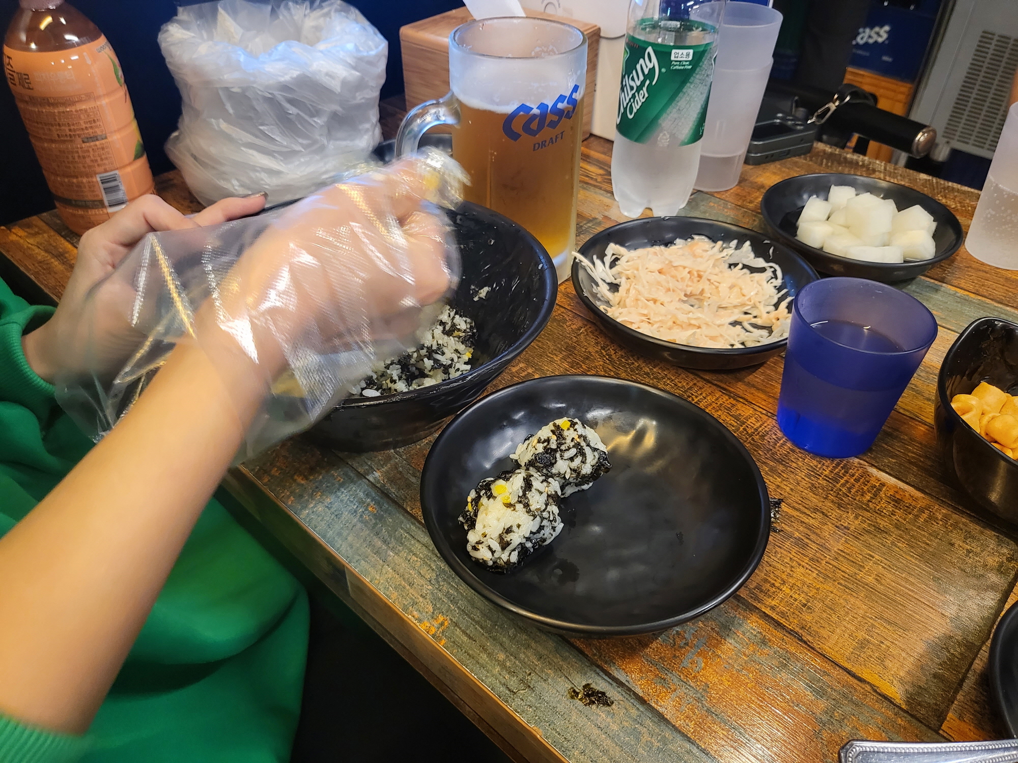 꼬꼬아찌 숫불치킨 - 주먹밥제조