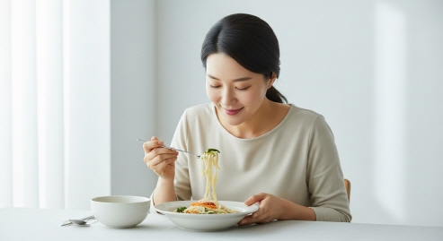 약 봉투를 들고 집으로 돌아가는 모습