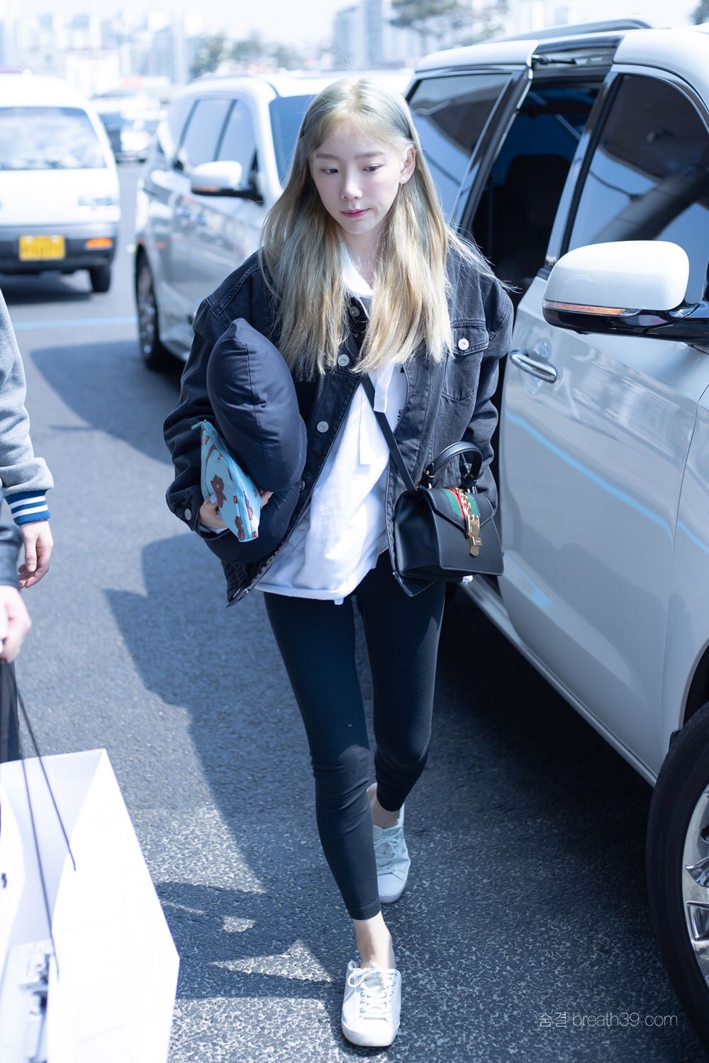 태연 공항패션 사진 태연 공항패션 사진