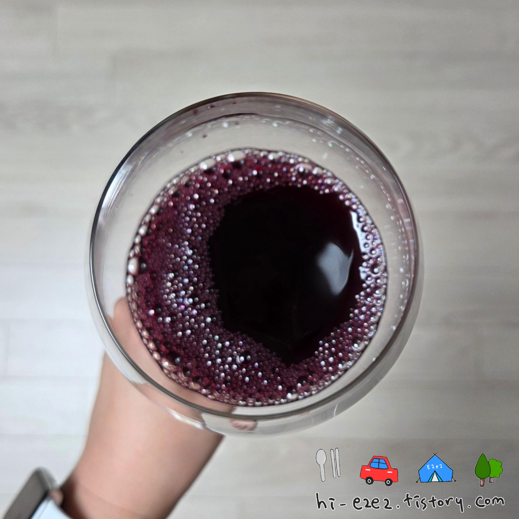 레알 꼼빠니아 뗌쁘라니요 와인 위에서 촬영