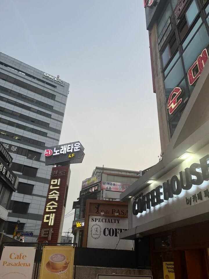 신림역 원조민속 순대타운 입구