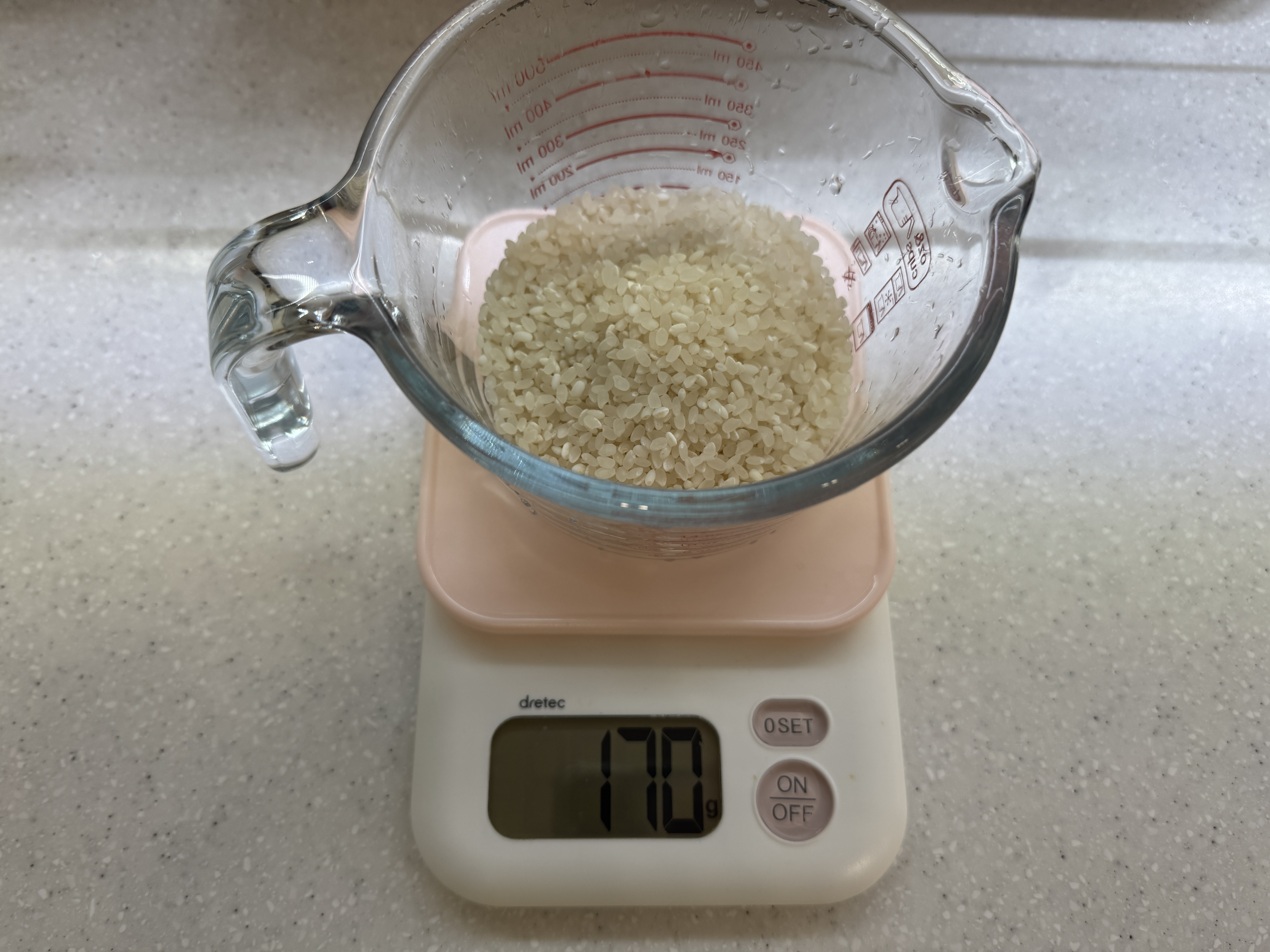 쌀 170g 계량한 사진