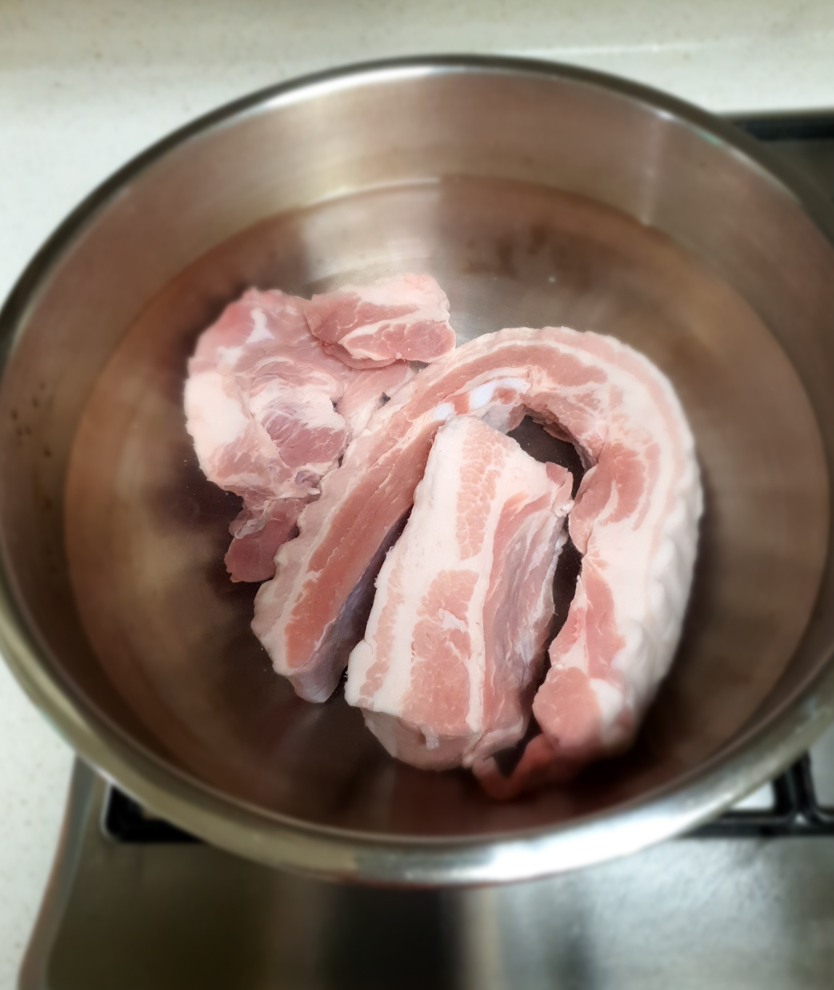 수육은-삼겹살로-만들어야-맛있어요.