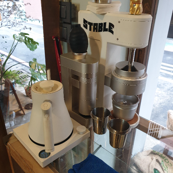 대만 타이베이 카페 アアアアアア ⾖焙所(아아아아아아 로스터리 카페)_다양한 그라인더