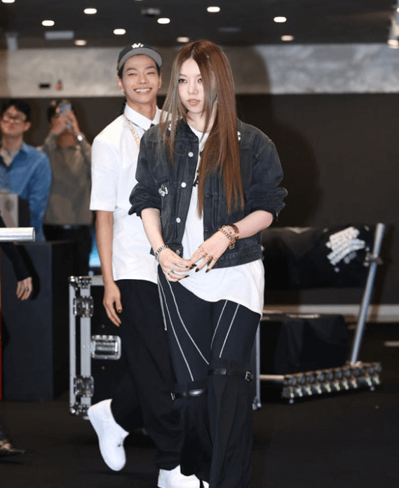 차트를 점령한 ‘페이머스’