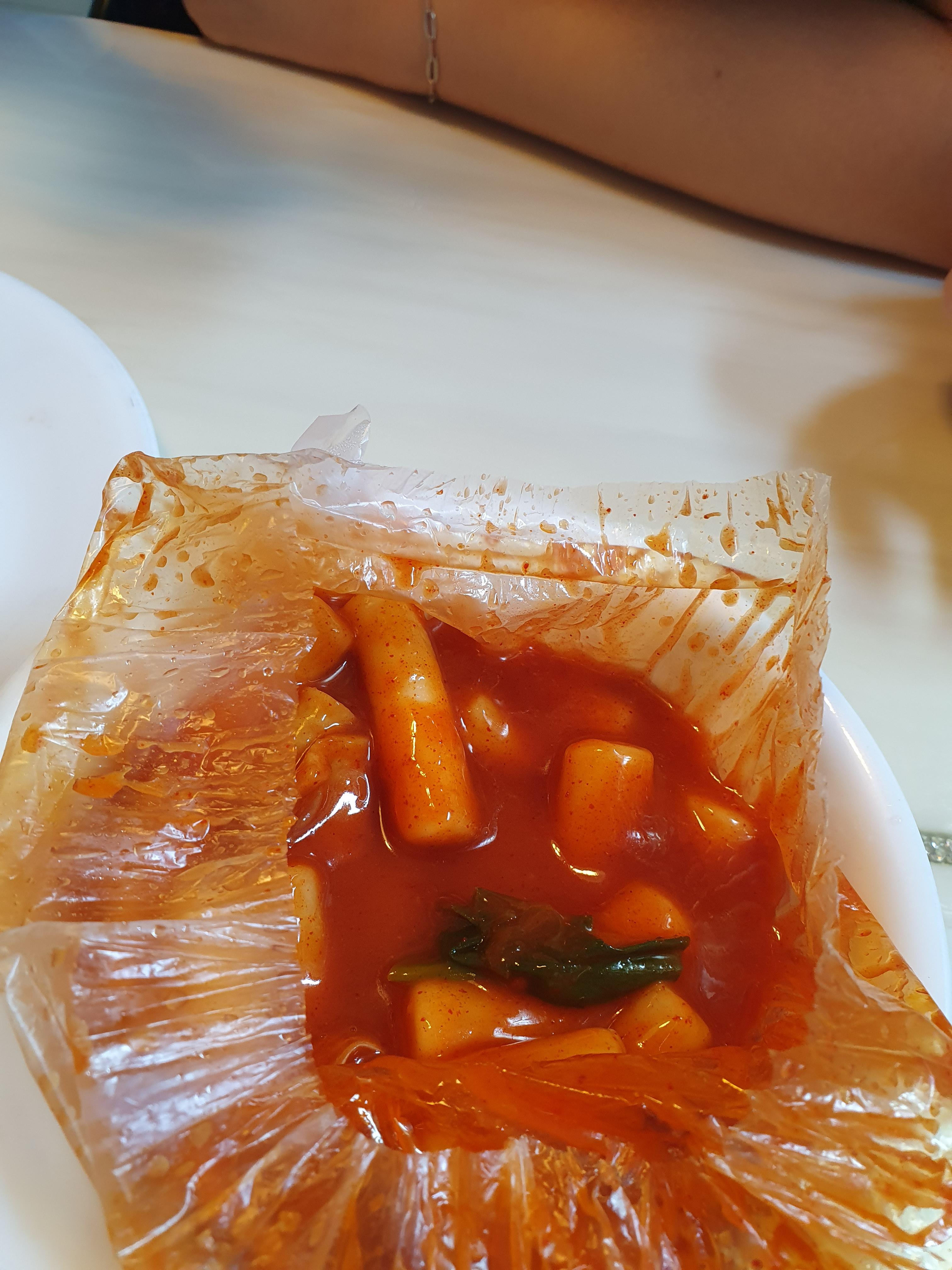 한민시장 온양삼색호떡의 떡볶이 1인분 과일향이 나서 인위적인 단맛이 안느껴짐!