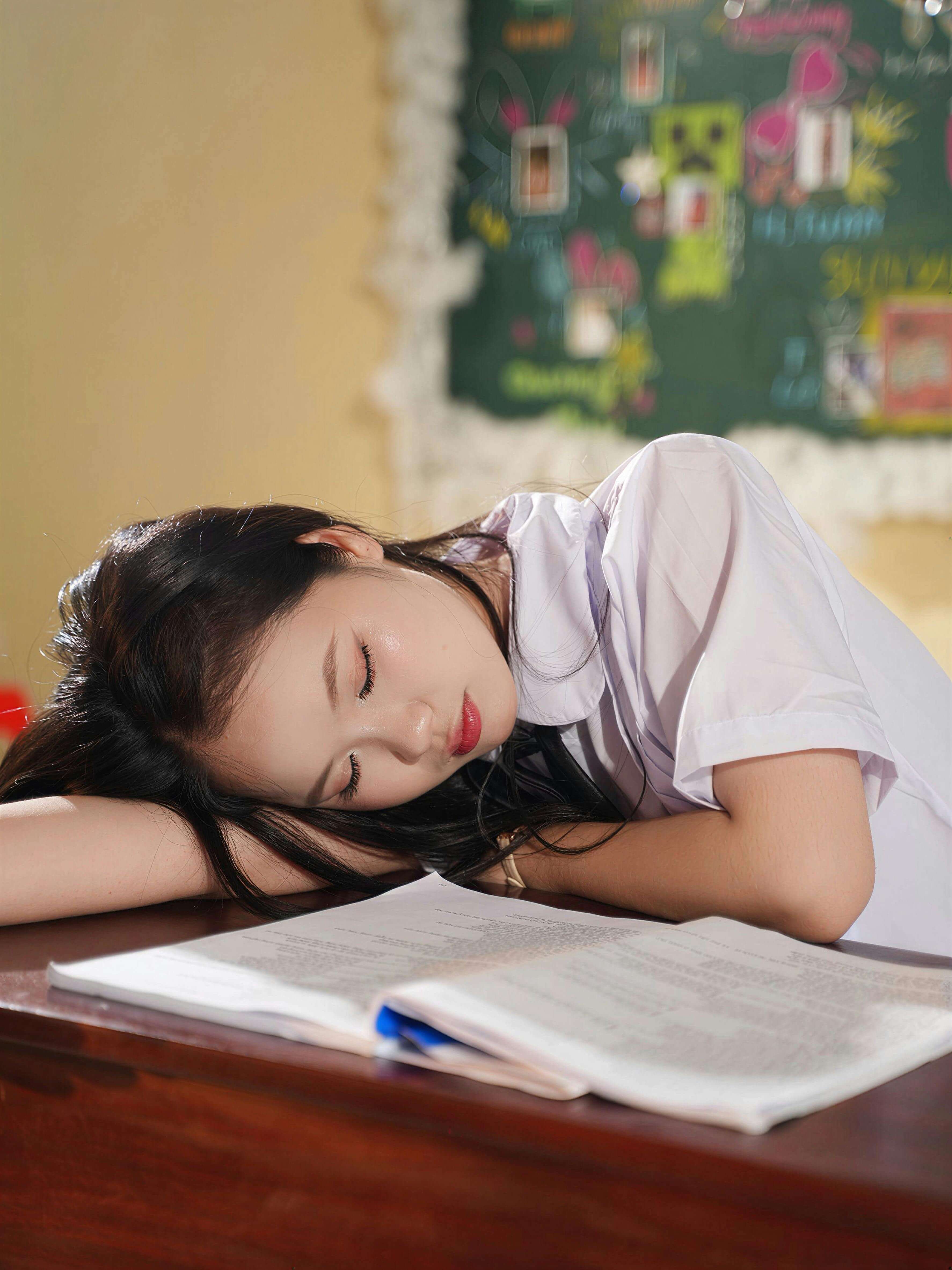 낮 시간 졸림 해결법, 직장인 필수 꿀팁 총정리