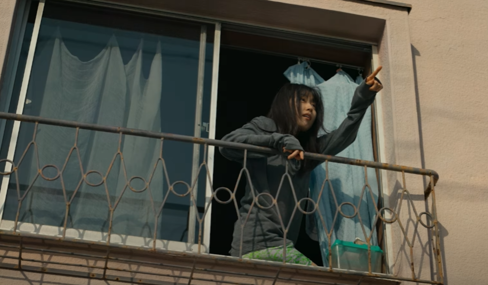 어딘가를가리키고있는치히로상