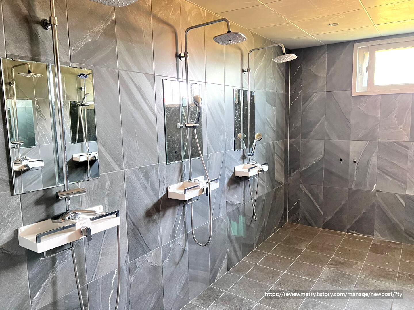 샤워실 내부