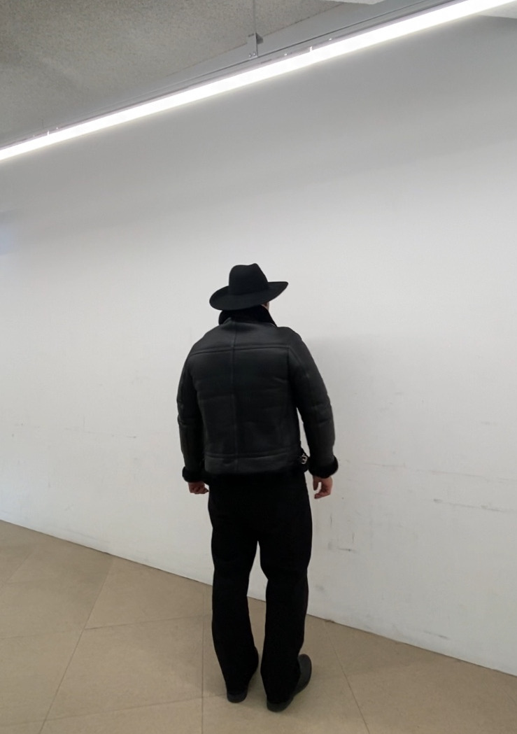 데일리룩('26.1.4.)빈티지 페도라 카우보이 모자 웨스턴 모자, 스페로네 남자 블랙 무스탕, 무신사스탠다드 무신사 레귤러 핏 데님 팬츠, 폴로랄프로렌 탈란 레더 블랙 첼시부츠