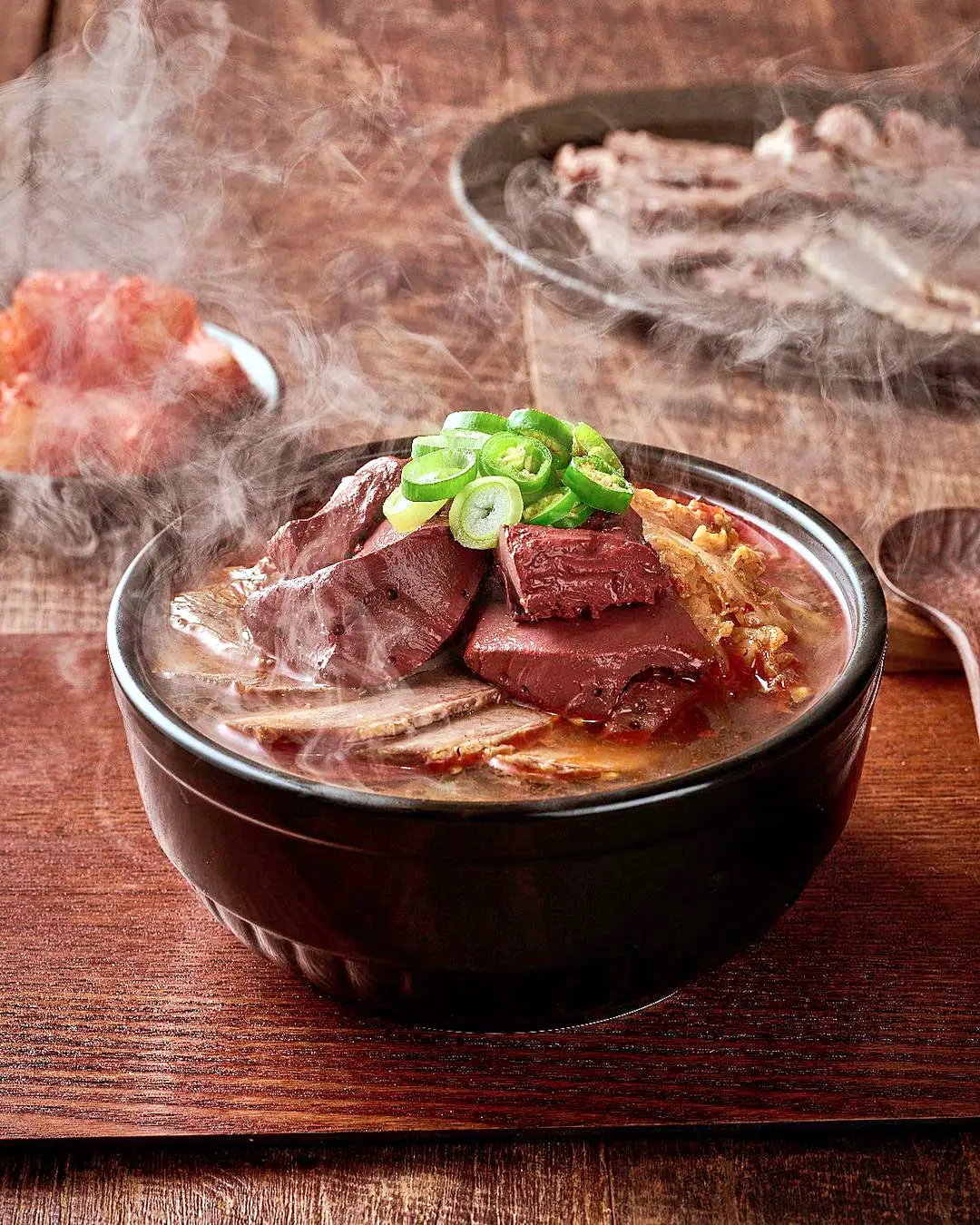 줄서는식당 권율 추천 차돌박이 갈빗살 아롱사태 모듬 수육, 낙지볶음, 특해장국 맛있는 식당 신사동 가로수길 해장국집 맛집 소개