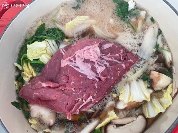 레시피에 맞게 재료를 준비하여 간단하게 저녁 한상을 차릴 수 있다. ⓒ노윤지