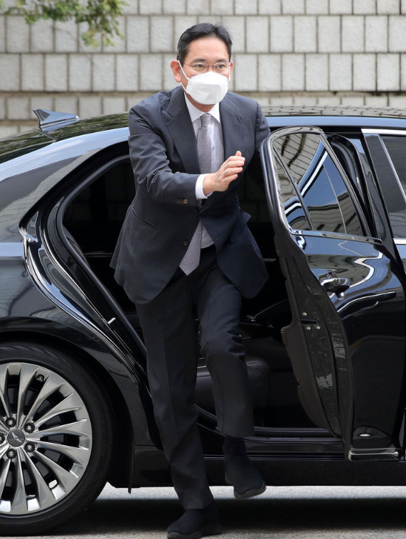 이재용 스케쳐스 운동화 완판 행진