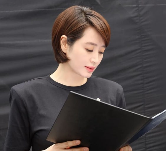 레이어드 컷 헤어스타일