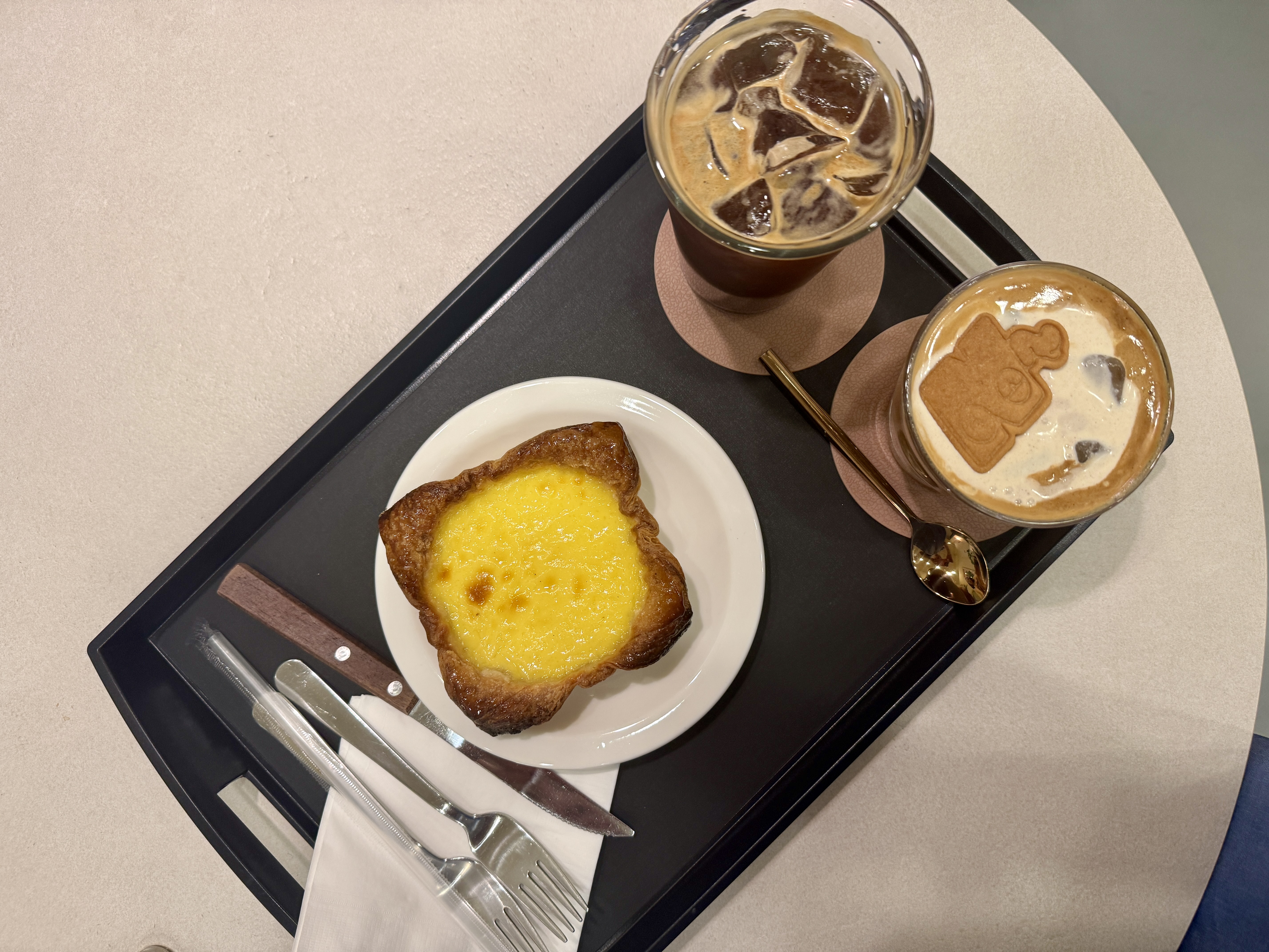 강남대 근처 카페 네모지에서 즐긴 에그타르트와 아메리카노 세트 – 달콤한 디저트와 커피 한 잔