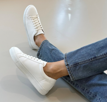 흰색 운동화 남자 코디