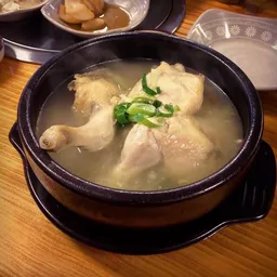 중복 음식 한방삼계탕 흑마늘 닭곰탕
