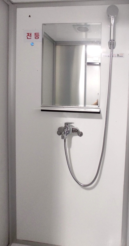 샤워장 안쪽시설