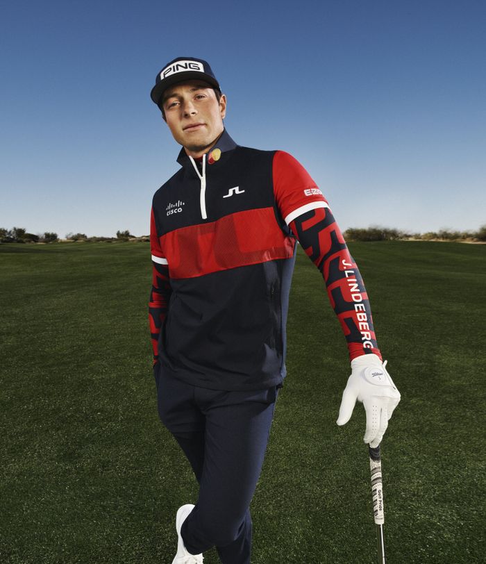 캘러웨이는 골프 클럽 제조에서 얻은 전문성을 바탕으로 골프웨어 브랜스 순위 시장에 진입했습니다. 이 브랜드의 제품은 고급스러운 소재와 세련된 디자인을 특징으로 하며, 골퍼들에게 우수한 품질을 제공합니다.