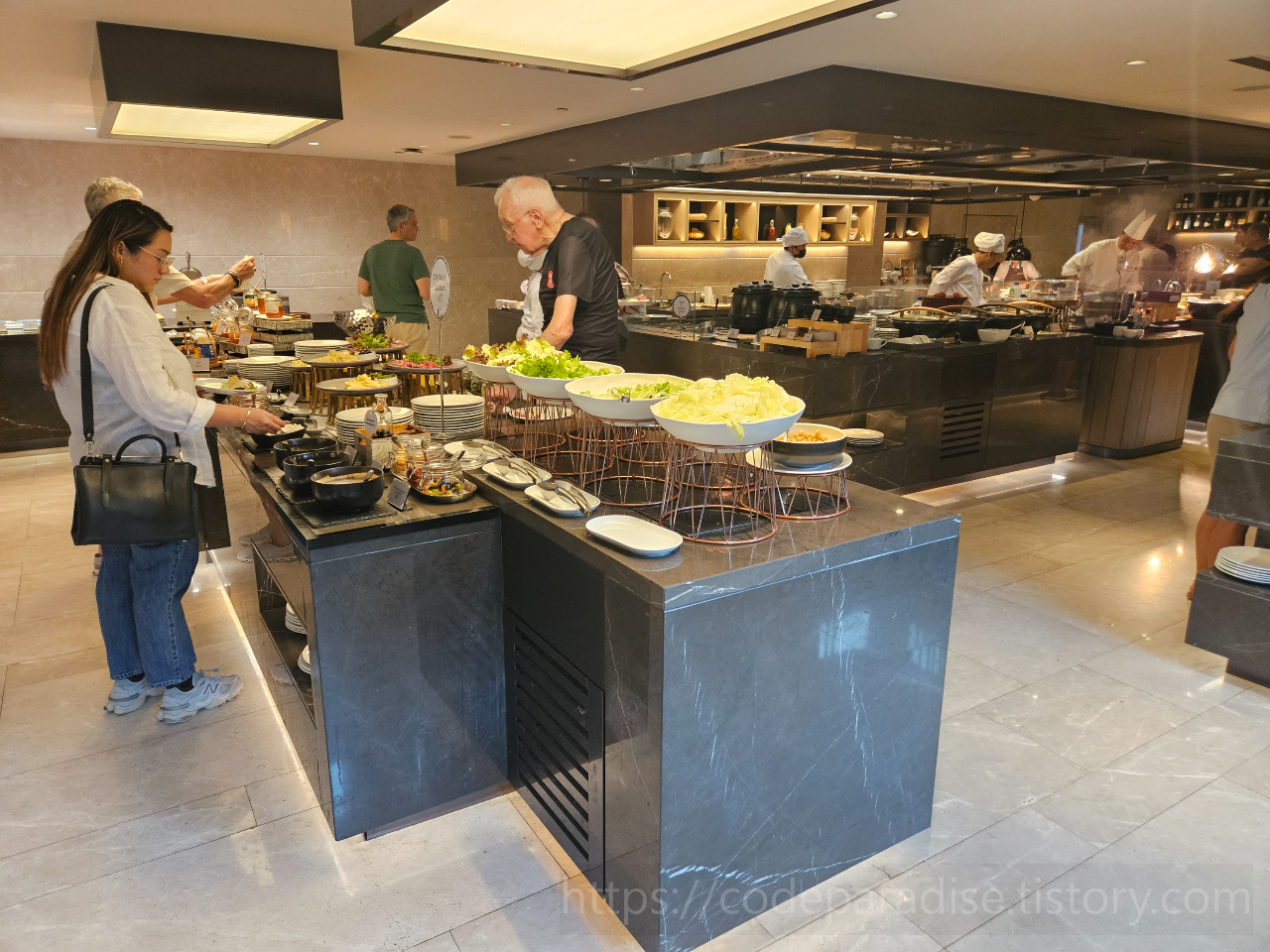 ํธํ
์ฌ์ง