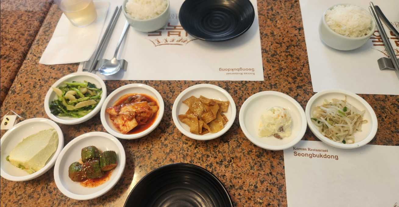 성북동가게의 7가지의 반찬 상차림 이미지