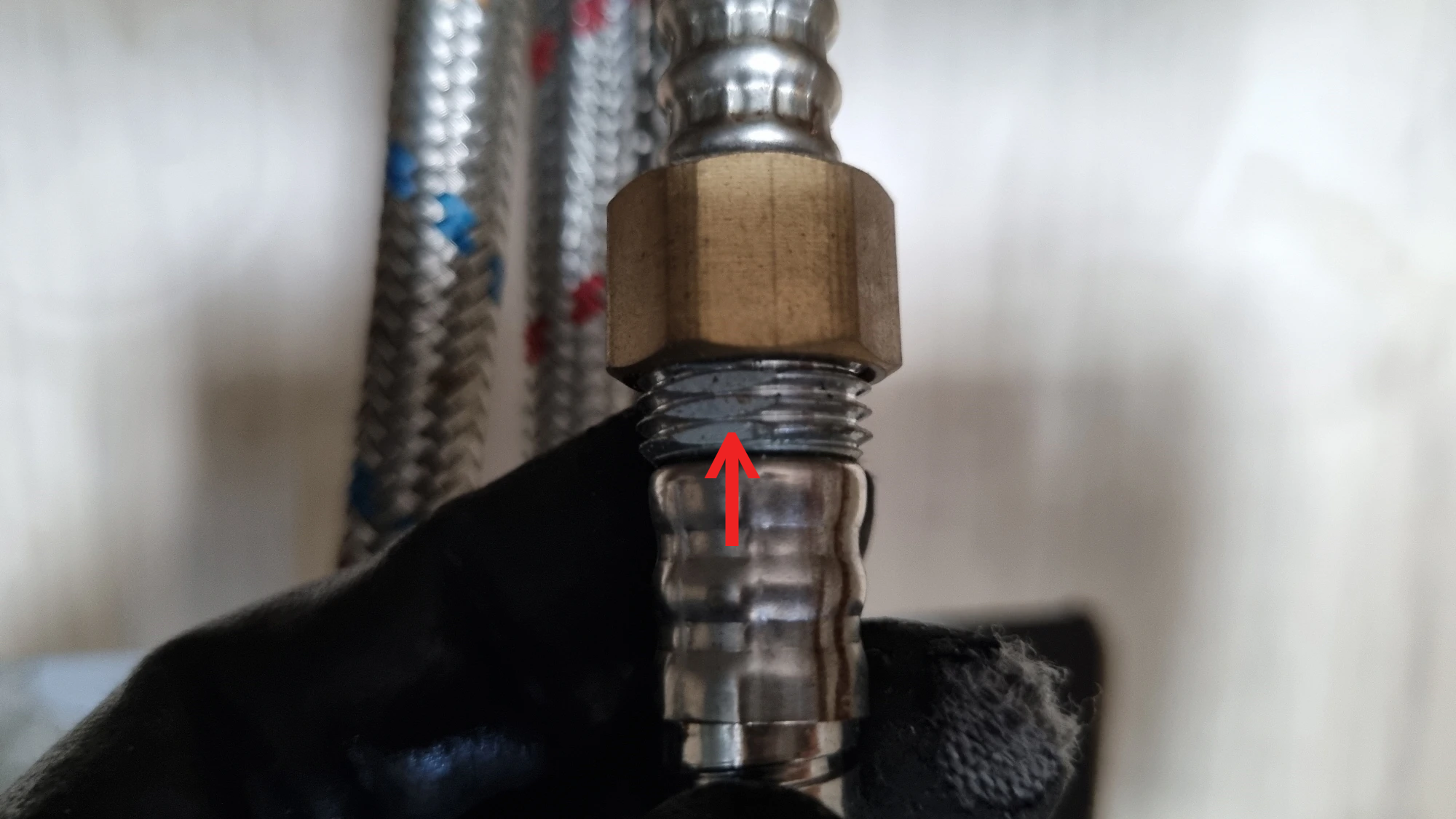 원홀수전 수도꼭지 호스 연결 부위