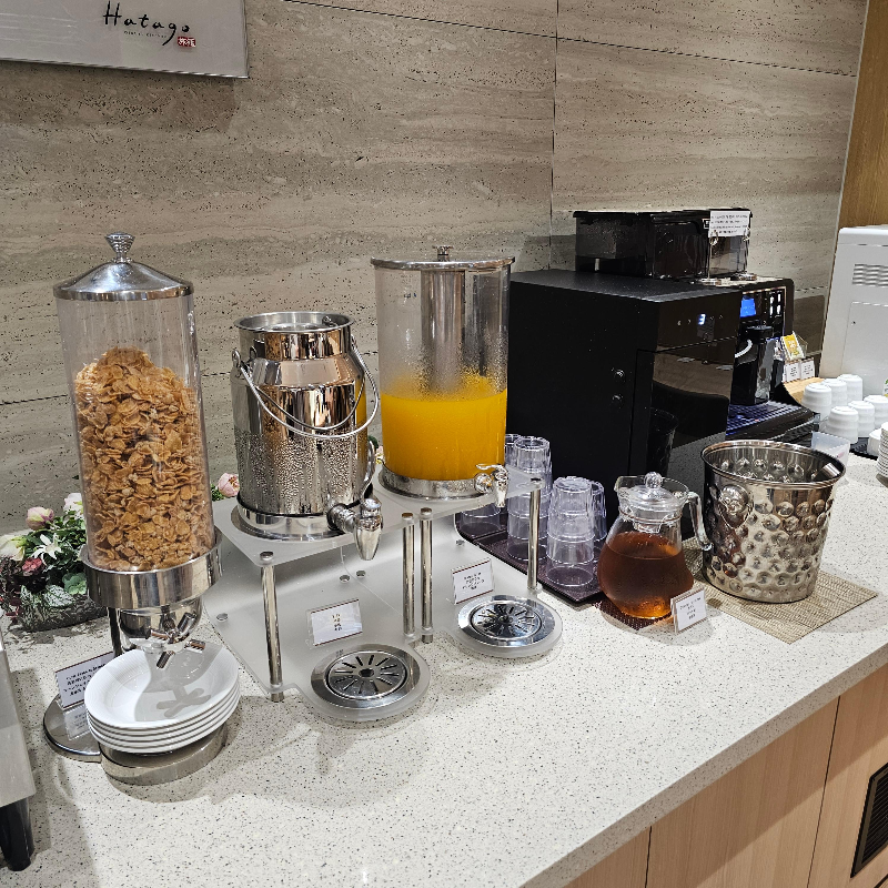 도미인 인사동 호텔 조식 뷔페 오니기리와 규동, 일본식 요리