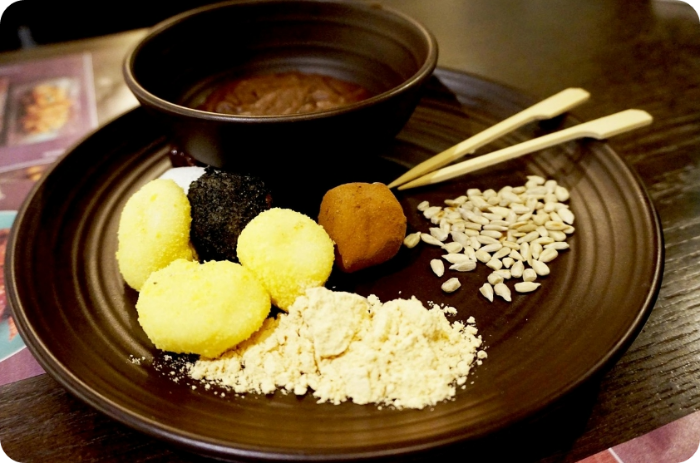 "굳은 떡 부드럽게 만드는 방법 1. 찜통으로 원래 식감 200% 되살리기"