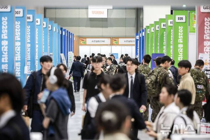 2025 중견기업 일자리 박람회 현장3