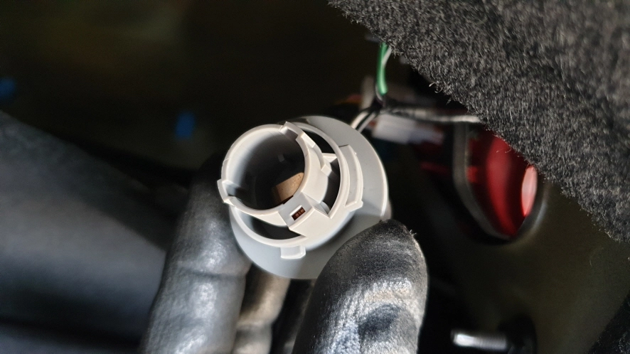 전구 끼우는 방향