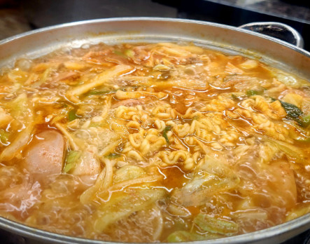 핸썸가이즈 남영동 부대찌개 모듬스테이크 맛집