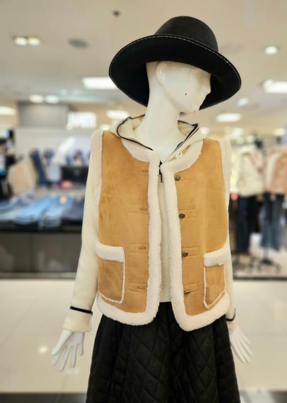 올리브데올리브 라인 배색 무스탕 조끼 YM3WV857