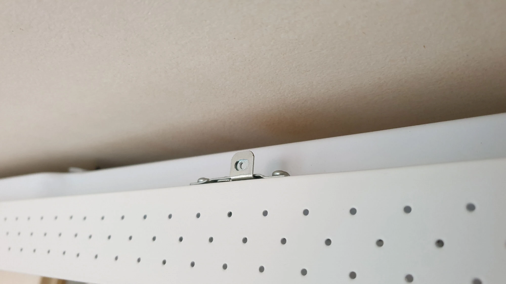 LED 전등 커버 닫은 모습