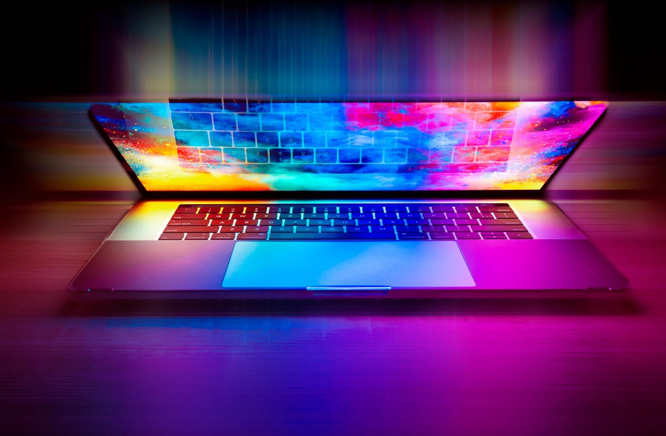 노트북에서 화려한 불빛이 나온다