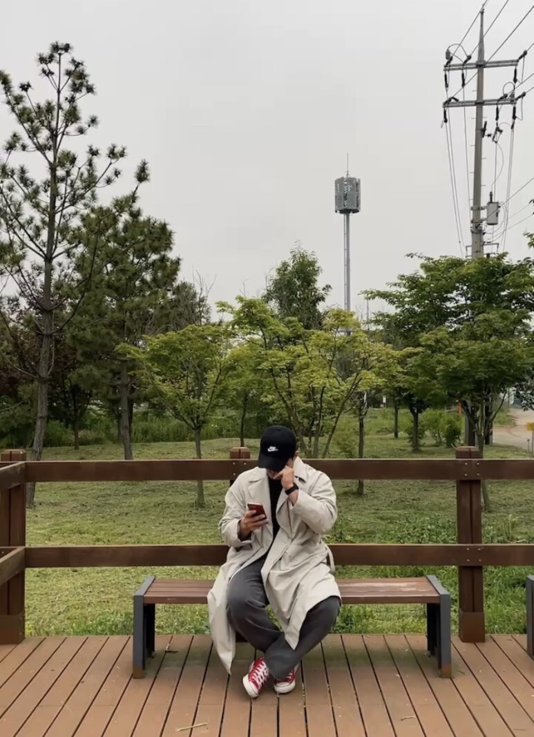 데일리룩(오뭘입) 나이키 헤리티지86 퓨추라 워시드 모자, 어커버 반팔, 유니폼브릿지 트렌치코트, 무신사스탠다드 데님팬츠, 남자데일리룩, 남자데일리코디, 남자데일리패션, ootd