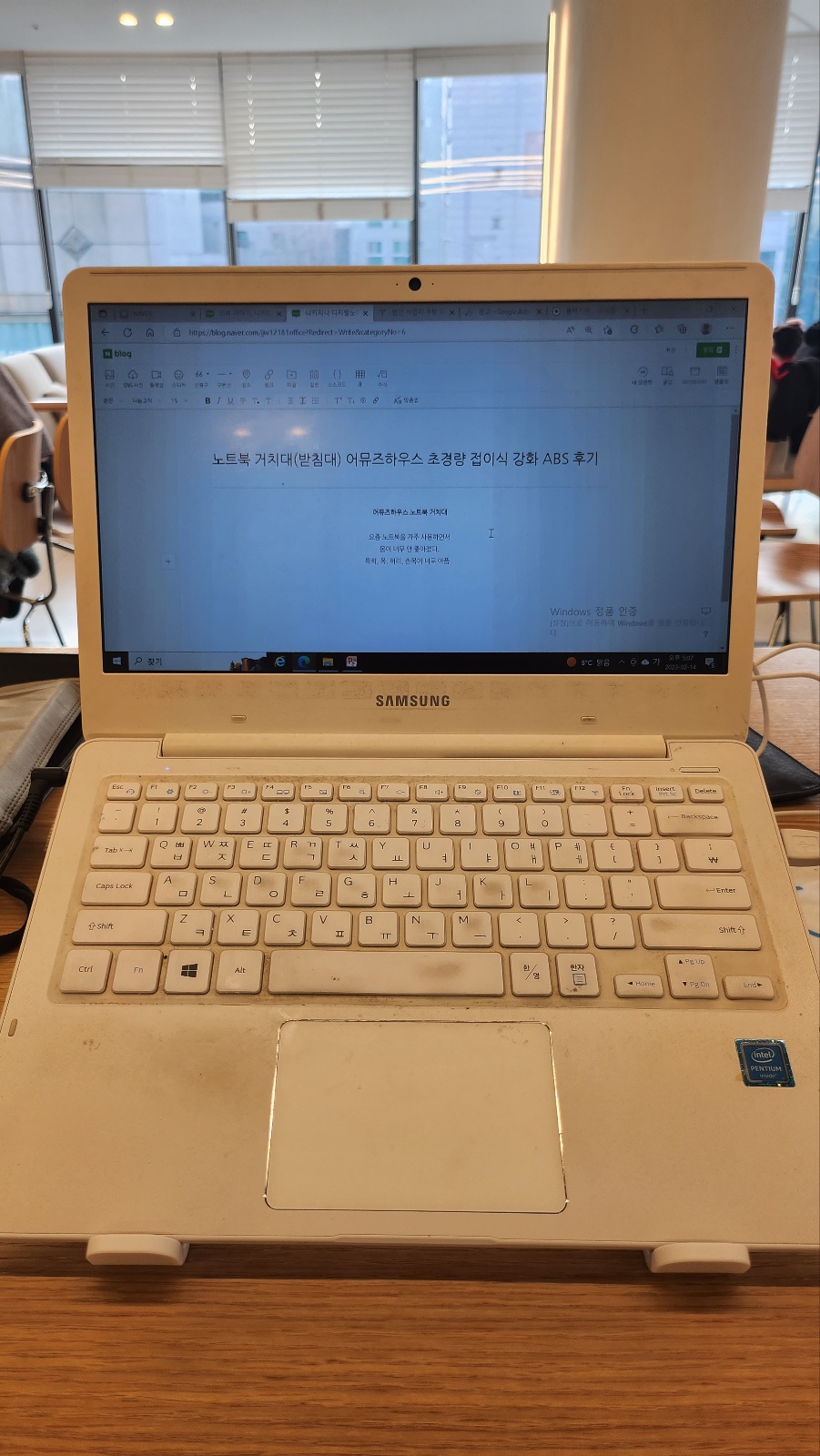 노트북거치대-초경량-접이식-ABS