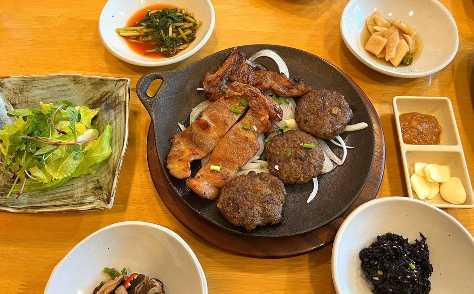 들기름막국수와 한우떡갈비가 맛있는 고기리열두화덕 방문 정보 총정리