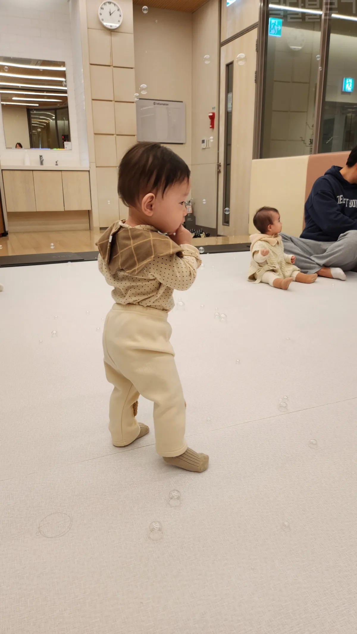 9개월-아기-발달-걷기