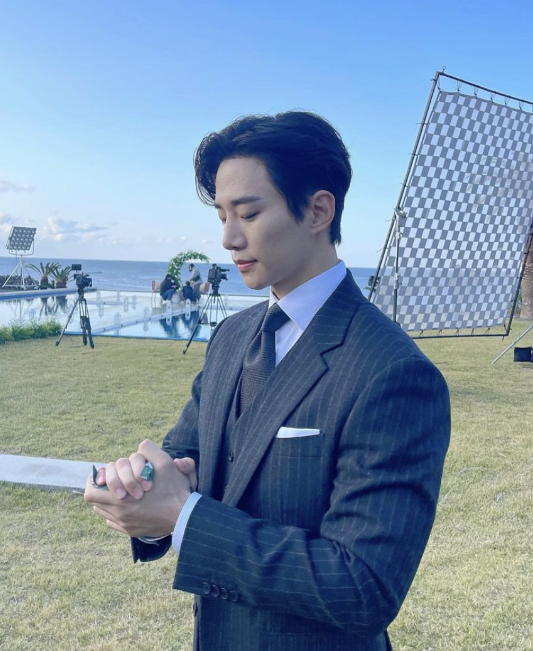 이준호 프로필 배우 드라마 가수 여자친구 작품활동 화보 캐셔로 사진