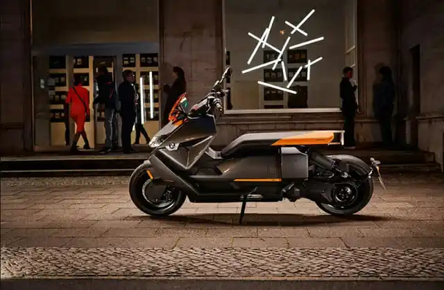 BMW ce04 가격 실구매가 모의견적 제원 옵션 카탈로그 외관 디자인 내부 색상 디자인 인테리어 편의사양 안전사양 총정리
