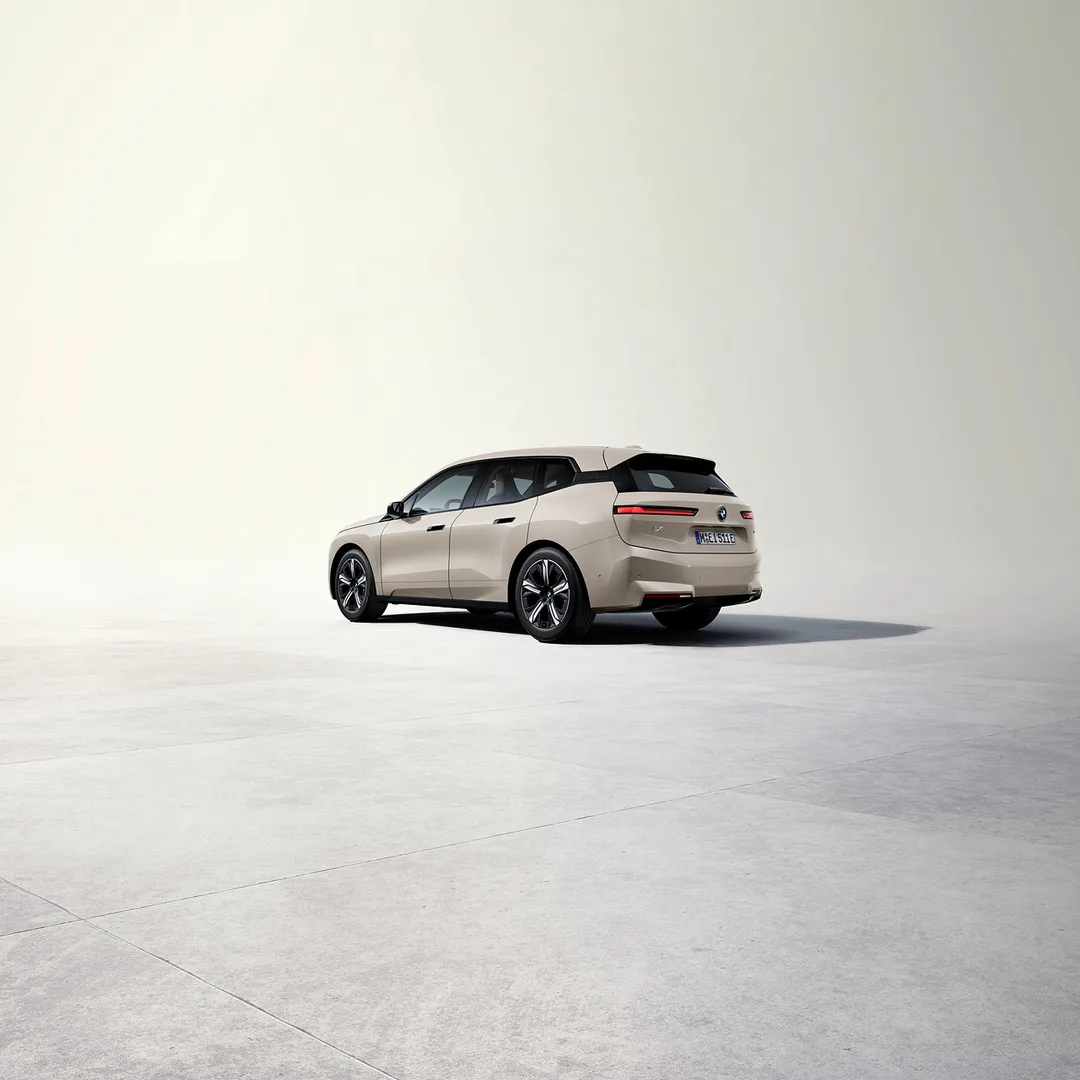 BMW iX 자동차 이미지