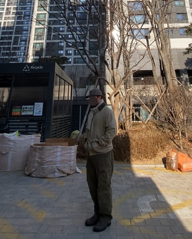 데일리룩('26.1.28.)하운드투스 체크 빈티지 구제 볼캡, 그레이휴 사파리 점퍼 재킷, 세컨모놀로그 코튼 머플러 목도리, 프리즘웍스 카고 팬츠, 블런드스톤 585 러스틱브라운