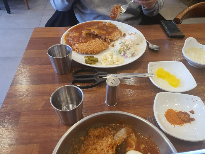 돈까스와 냉면