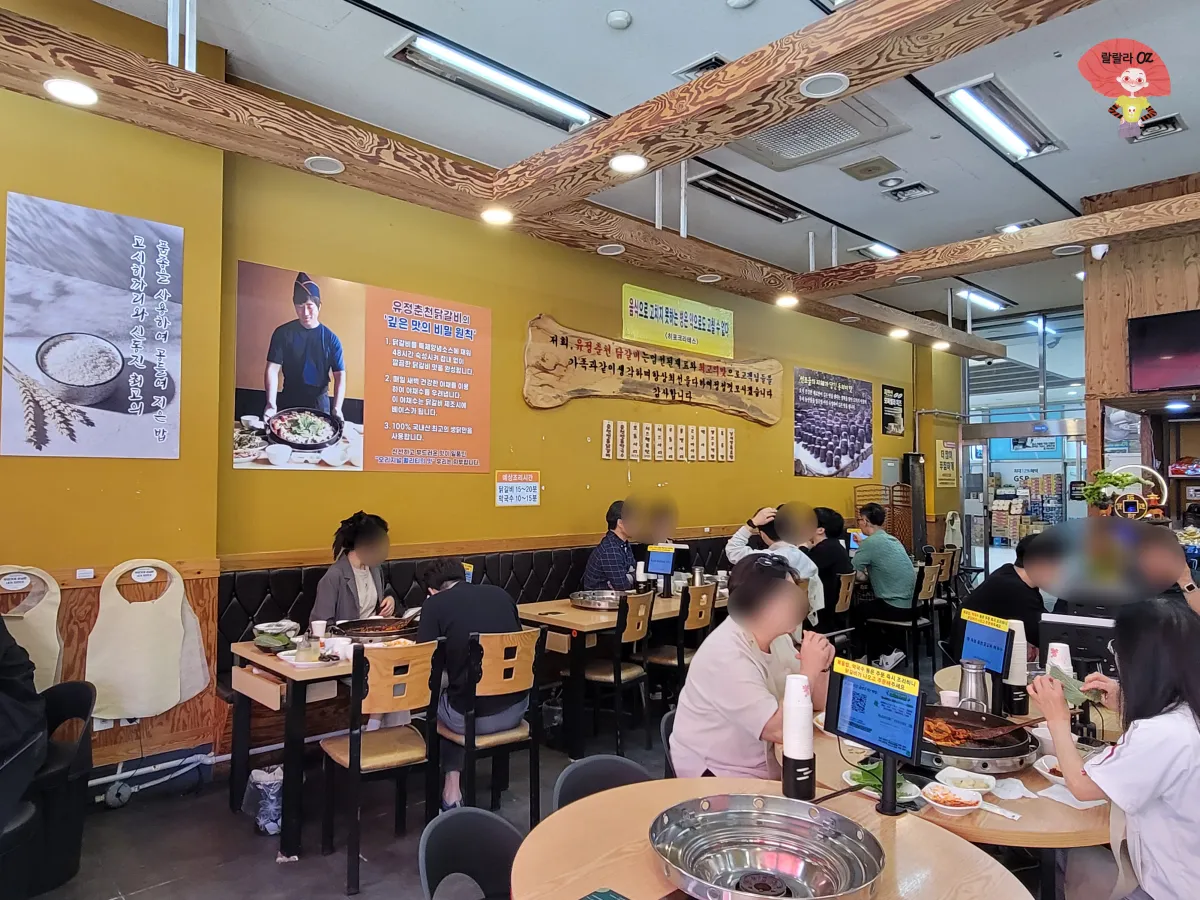 경기-남양주시-다산동-유정-춘천-닭갈비-막국수-음식점-안-식사하는-사람들