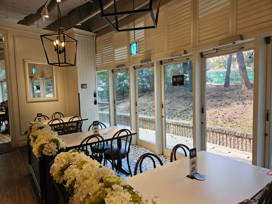 애슐리 퀸즈 서수원점 매장내부