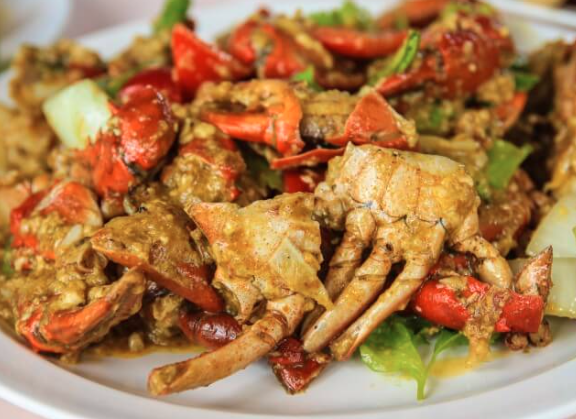 푸팟퐁커리 (Phu Pad Phong Karee) – 부드러운 커리 속 게살의 향연